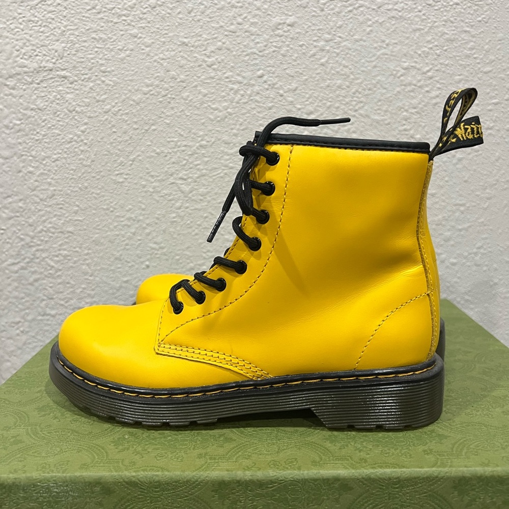 NEW Dr. Martens 1460 smooth yellow lace up boots size 5 - Picture 3 of 6